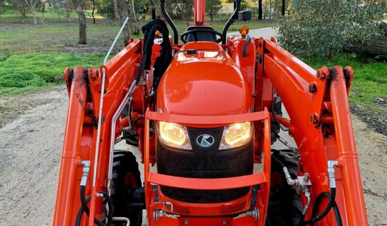 Tracteur-pelle rétrocaveuse Kubota L4600 complet