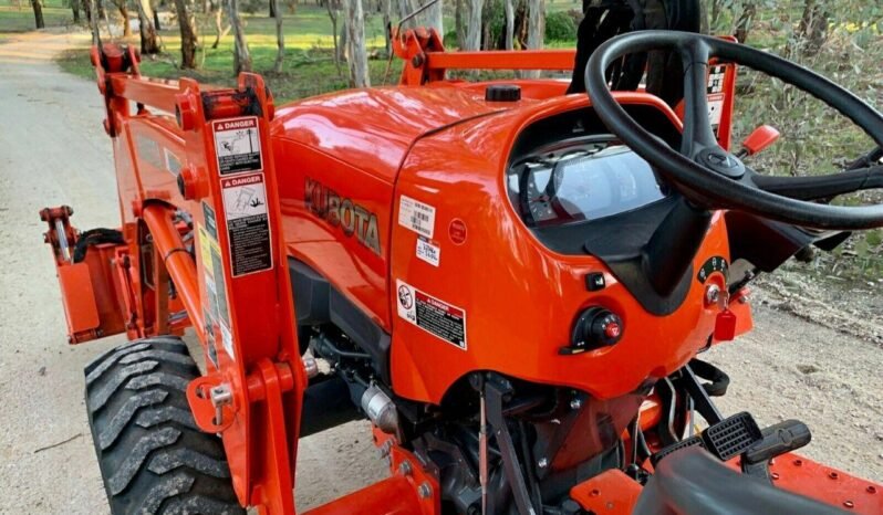 Tracteur-pelle rétrocaveuse Kubota L4600 complet