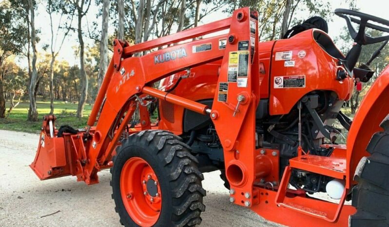 Tracteur-pelle rétrocaveuse Kubota L4600 complet