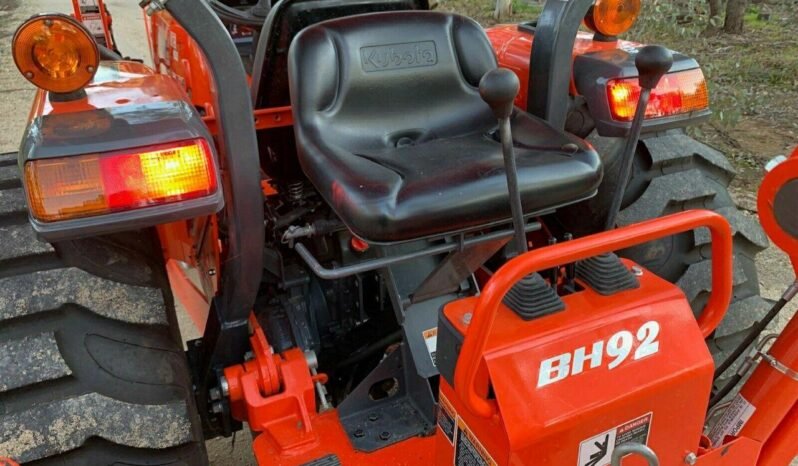 Tracteur-pelle rétrocaveuse Kubota L4600 complet