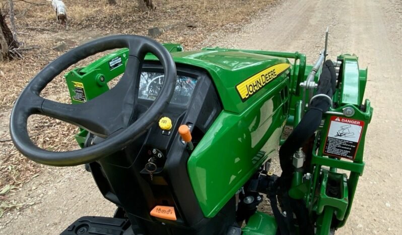 Tractopelle John Deere 1023E complet