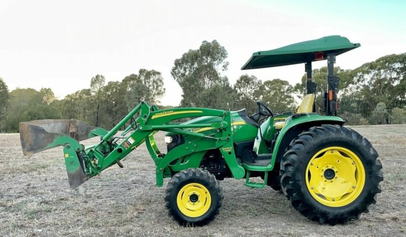 Tracteur John Deere 4320 complet