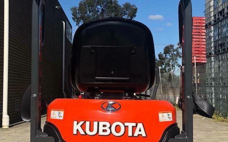 Mini Pelle Kubota K008-3 complet