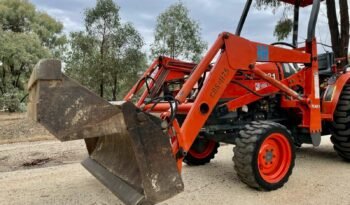 Tracteur industriel / Tractopelle Kubota B21 complet