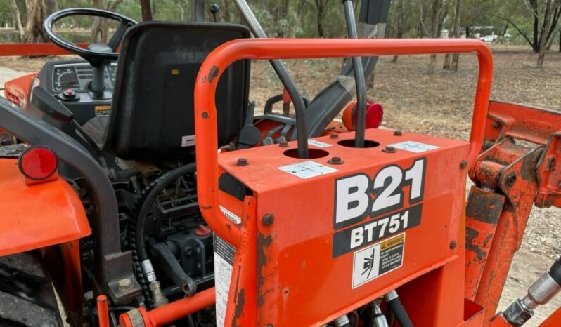 Tracteur industriel / Tractopelle Kubota B21 complet