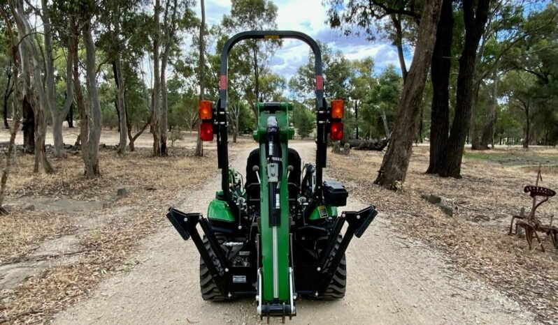 Tractopelle John Deere 1023E complet