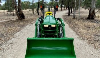 Tractopelle John Deere 1023E complet