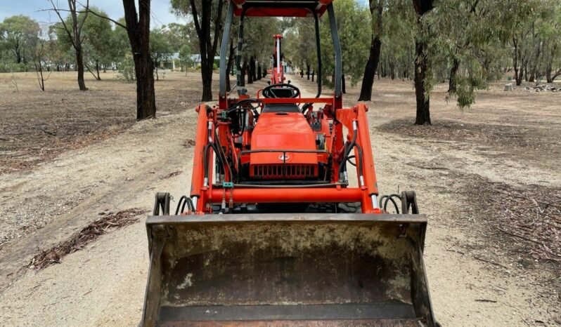 Tracteur industriel / Tractopelle Kubota B21 complet